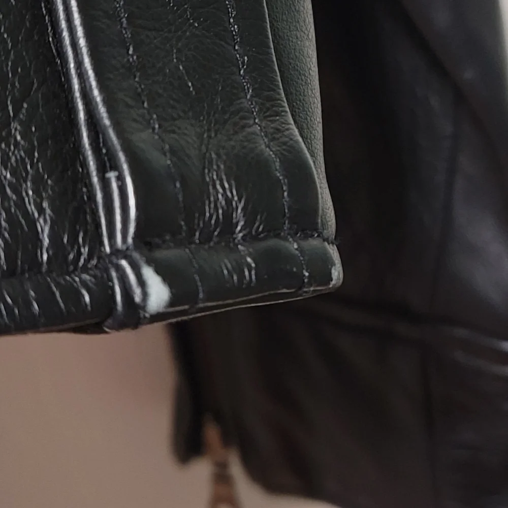 Elegant Black Leather Women's Jacket - Picture 9 of 11